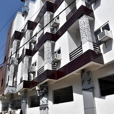 Hotel Rajshree Tanakpur Exteriör bild