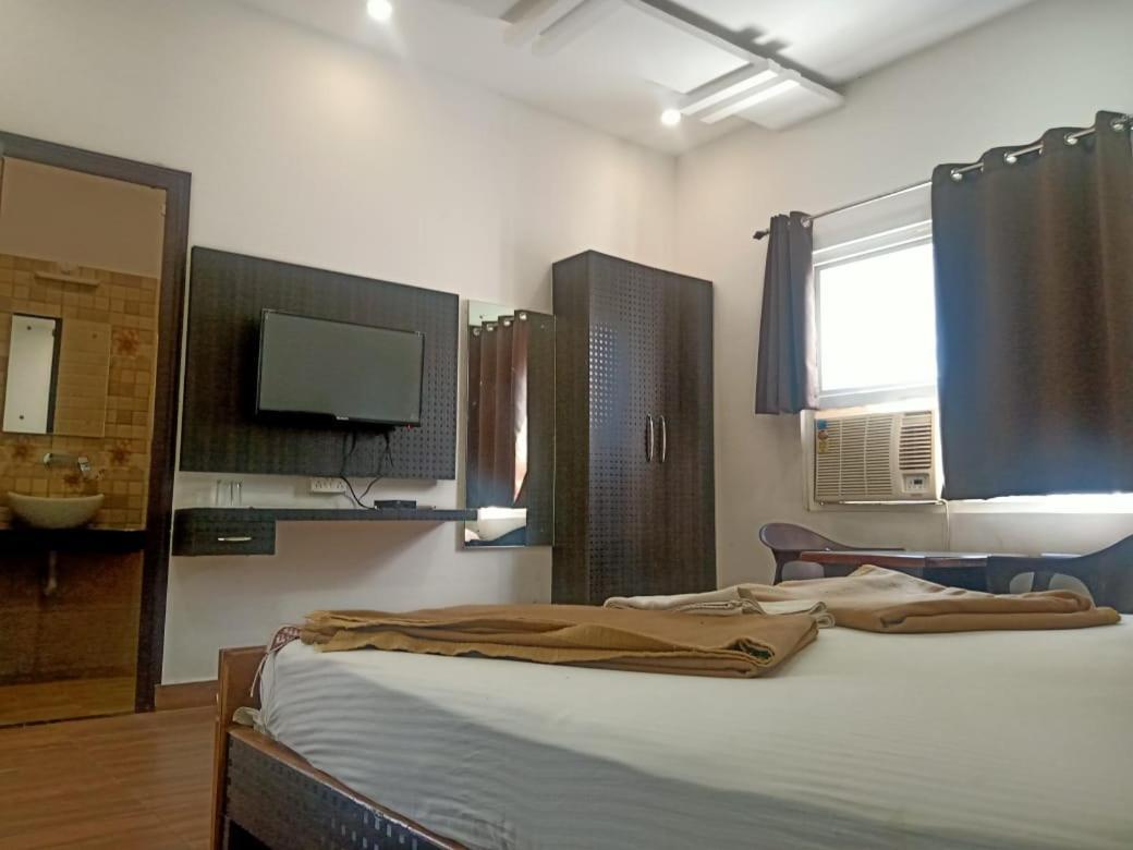 Hotel Rajshree Tanakpur Exteriör bild