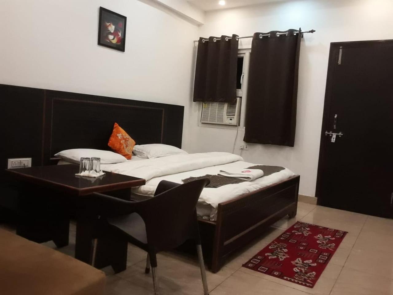 Hotel Rajshree Tanakpur Exteriör bild