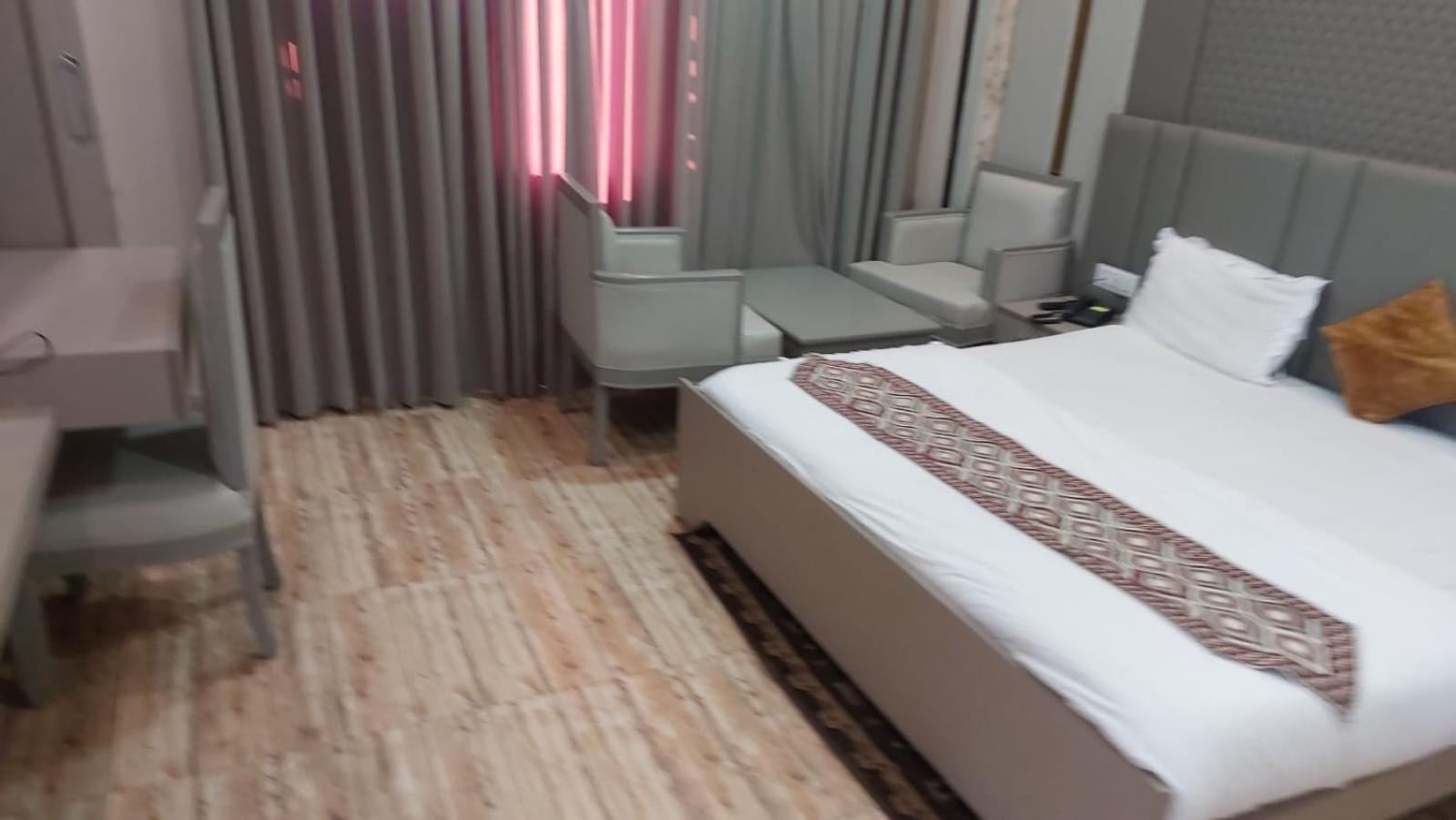 Hotel Rajshree Tanakpur Exteriör bild