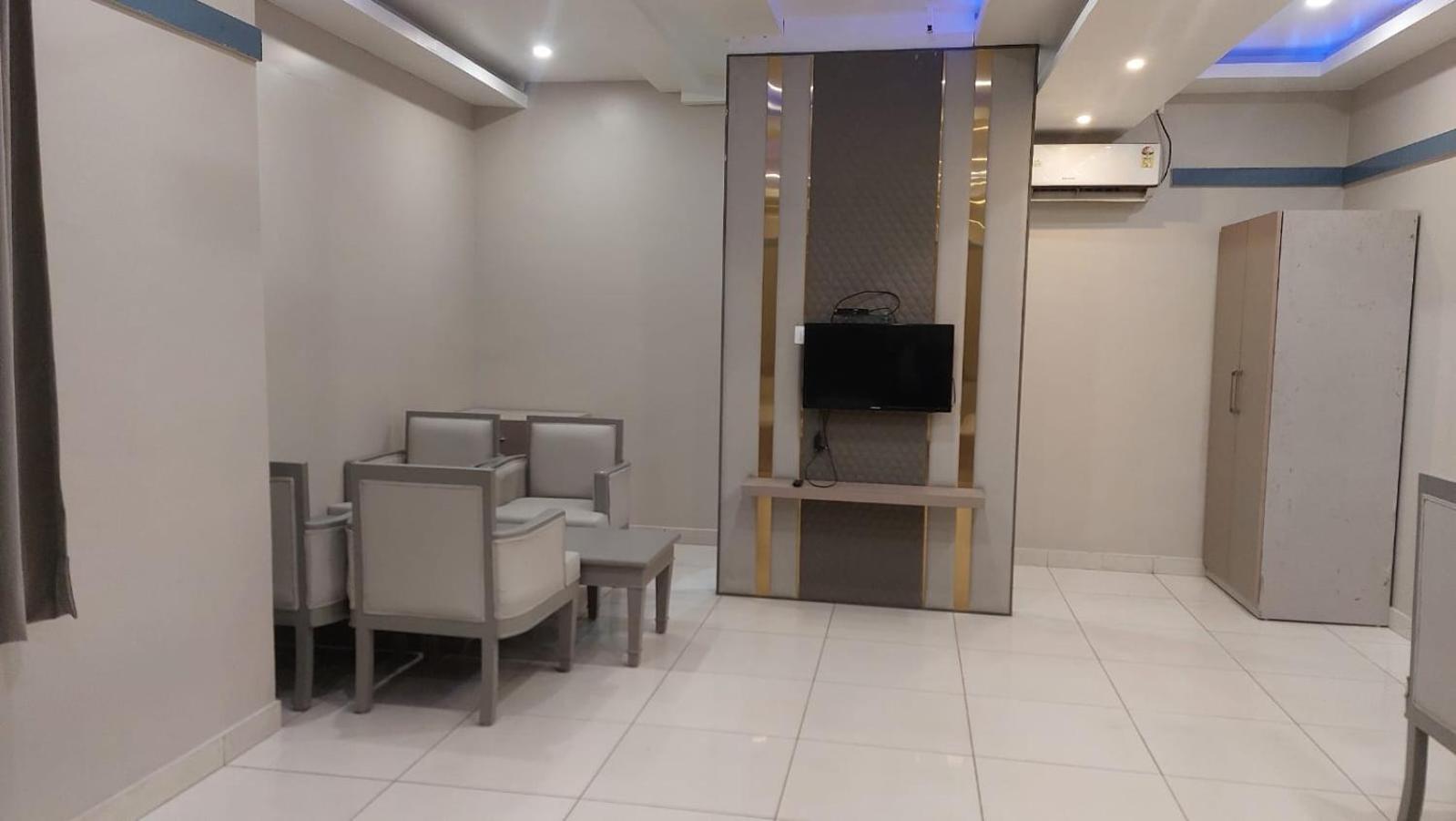Hotel Rajshree Tanakpur Exteriör bild