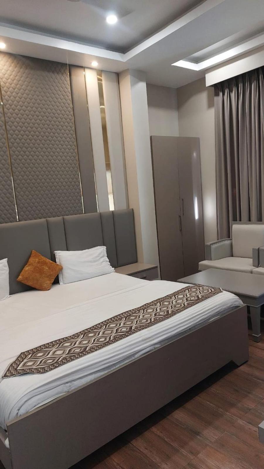 Hotel Rajshree Tanakpur Exteriör bild