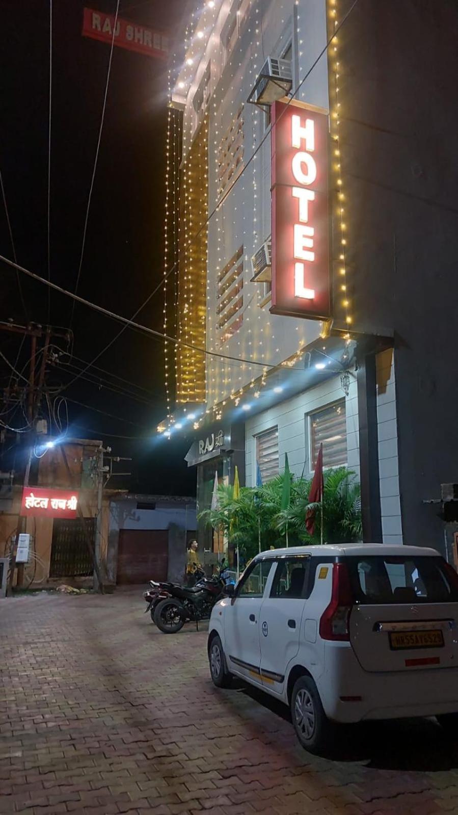 Hotel Rajshree Tanakpur Exteriör bild