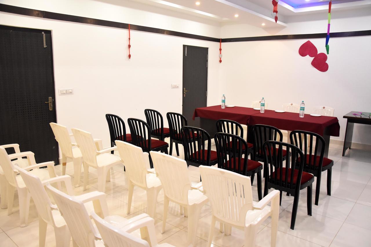 Hotel Rajshree Tanakpur Exteriör bild