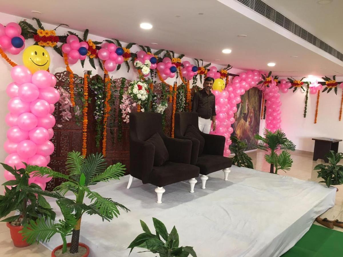 Hotel Rajshree Tanakpur Exteriör bild